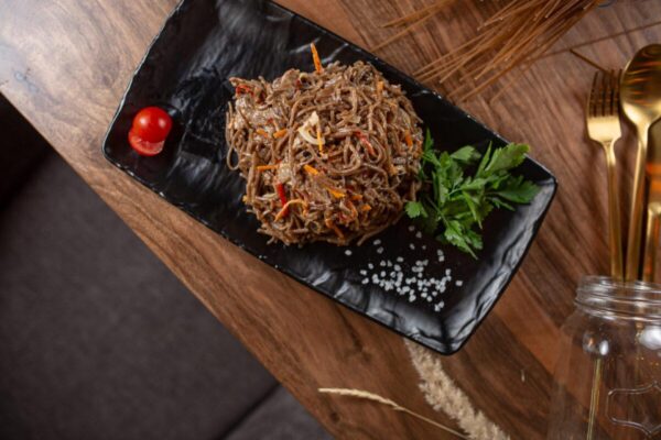 Соба остро-сладкая с курицей